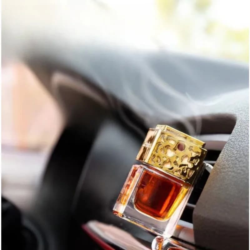 Empty bottle of oil bottle for aromatherapy glass decoration for balm for air conditioning