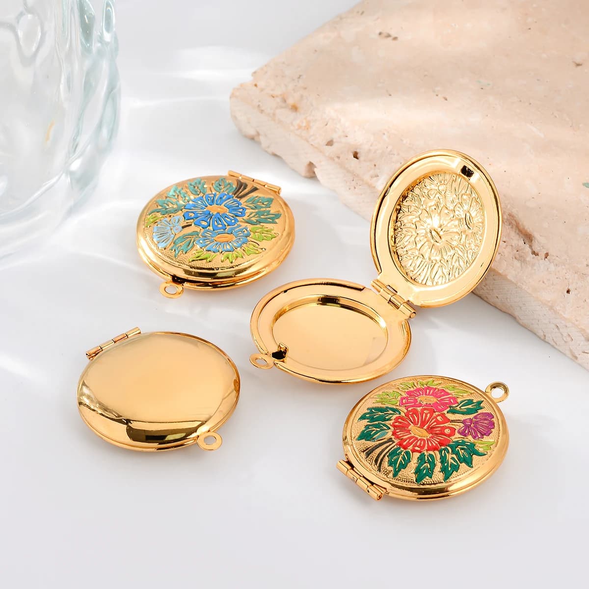 2pcs 18K Gold Round Stainless Steel Enamel Flower Picture Photo Locket Frame Pendants Can Open DIY Jewelry Charms
