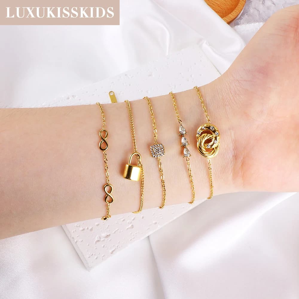 LUXUKISSKIDS Classic Simple AAA CZ Charm bracciali donna Fashion Steel Elegant Jewelry Lock Pendant Moon Stars regali di natale
