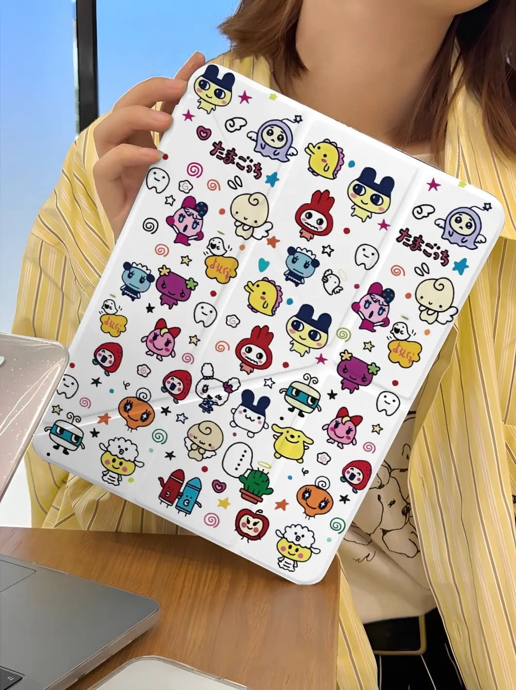 Custodia Carina T-Tamagotchi per iPad Air 11, iPad Pro 11, 10.9in, 12.9 M2 M3 M4, Mini 7, compatibile con iPad 10a, 11a generazione, A16, 9a generazione, con Porta Matita, Stile Y2K