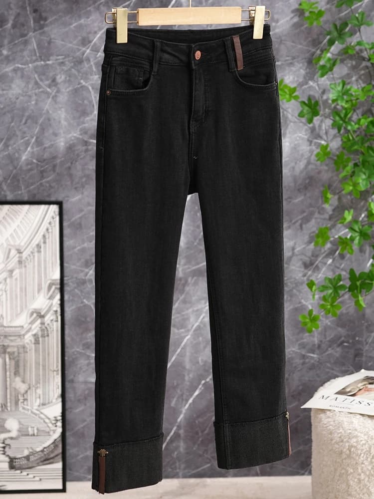 Jeans Premium a Vita Alta e Gamba Dritta in Denim Lavato Nero, Lunghezza 7/8, Adatti a Ogni Forma di Gamba, con Dettagli in Pelle di Lusso con Motivo a Ape