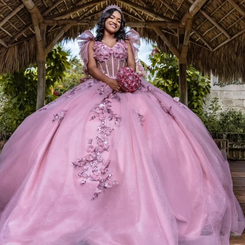 Abiti stile Quinceanera rosa con spalle scoperte Abito da ballo dolce 16 Abito con applicazioni in pizzo con fiocco che borda Abiti da festa di compleanno in tulle di cristallo 15