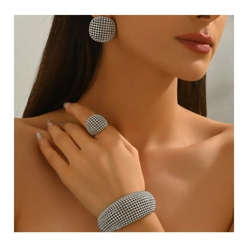 Nuovo Set di Gioielli da Donna con Design Geometrico Traforato, Bracciale, Orecchini di Nicchia e Anello Versatile di Alta Gamma