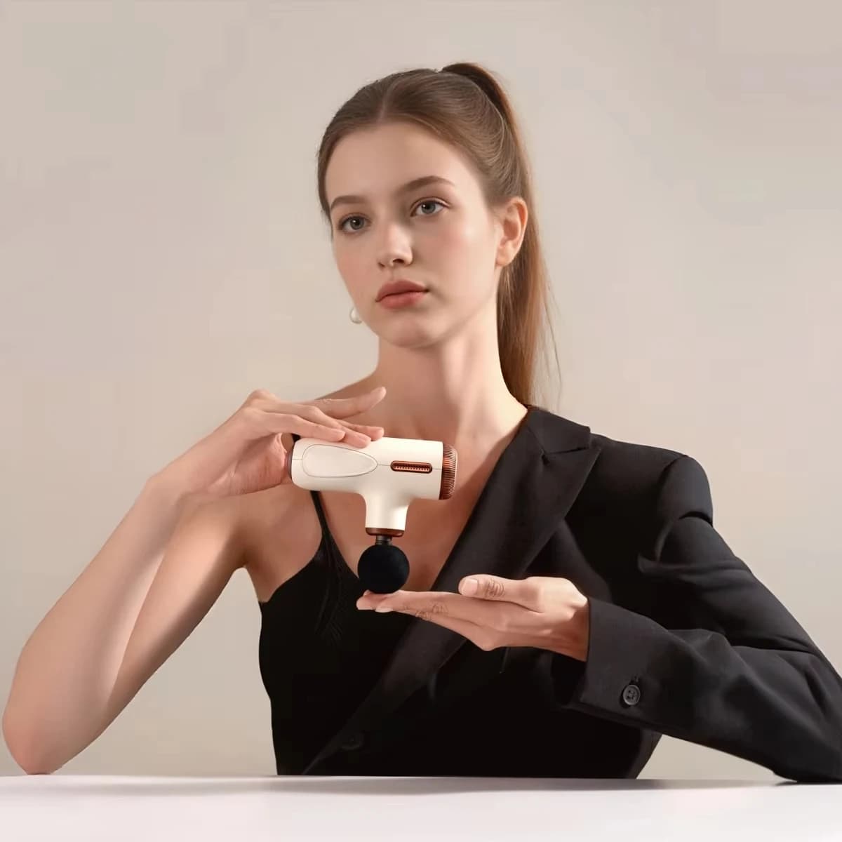 Pistola per Massaggio Muscolare Portatile, Terapia Fisica Professionale, Mini Massaggiatore a Percussione con Ampiezza Variabile 4-10mm