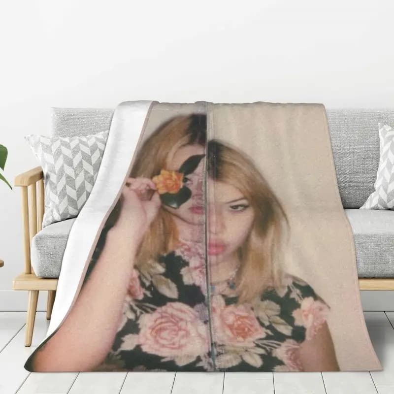 Coperta Personalizzata Beabadoobee Stampata in 3D, Morbida in Flanella e Pile, Calda con Motivo Floreale, Coperta Decorativa per Auto, Letto, Divano