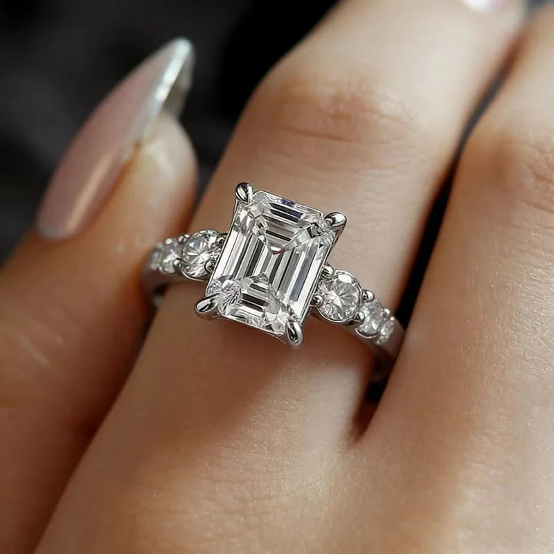 Anelli Classici in Rame con Zirconi Quadrati Intarsiati per Donne, Nuovo Design Originale Primavera-Estate, Gioielli di Lusso per Regali di Compleanno e Matrimonio