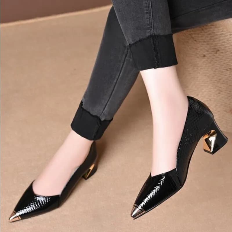 Scarpe Classiche da Donna in Morbida Pelle Verniciata Nera con Tacco Quadrato, Comode per Ufficio e Casual, Scarpe Eleganti con Tacco Alto per Primavera ed Estate