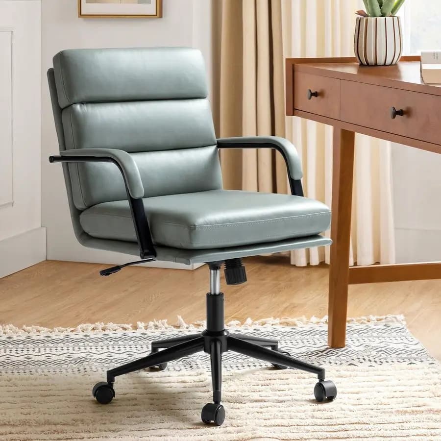 Modern office chair in leather with tilt block and metal base, desk chair with wheels and padded cushion, 360° swivel