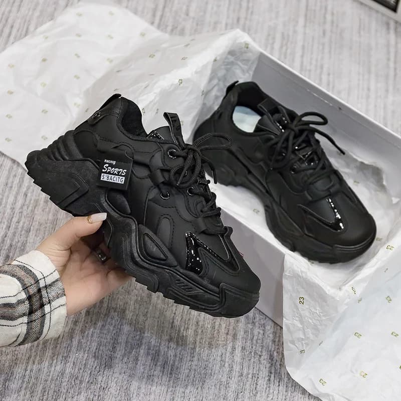 Scarpe da donna Piattaforma Autunno In Pelle 2025 Nuovo Versatile Nero Casual Sneaker Tinta Unita Lace-up Vulcanize Scarpe Tenis Feminino
