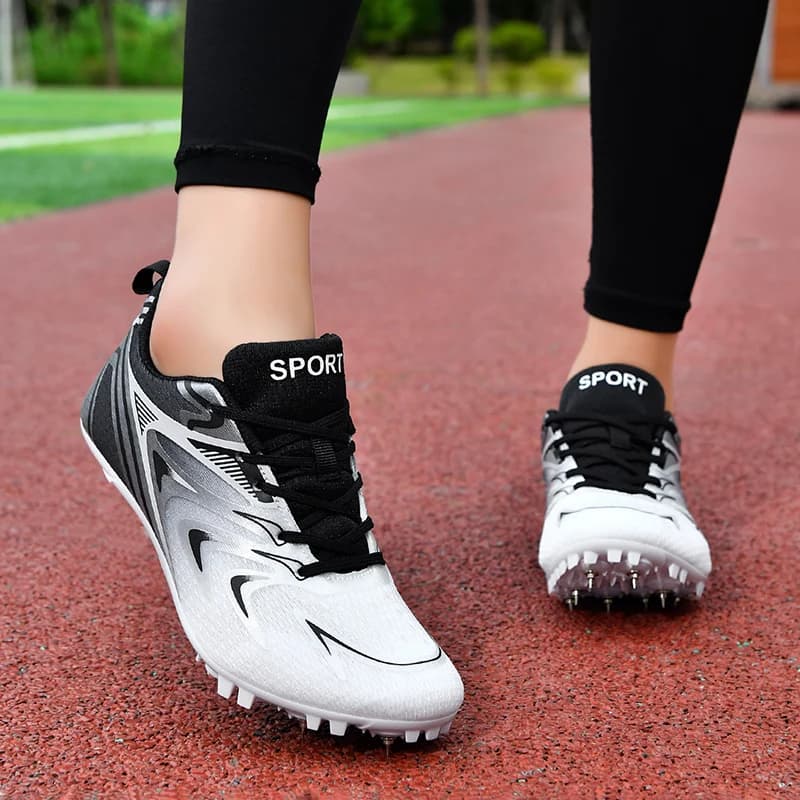 Scarpe da ginnastica traspiranti per atletica leggera, da uomo e da donna, modello studentesco, dedicate al salto in lungo.