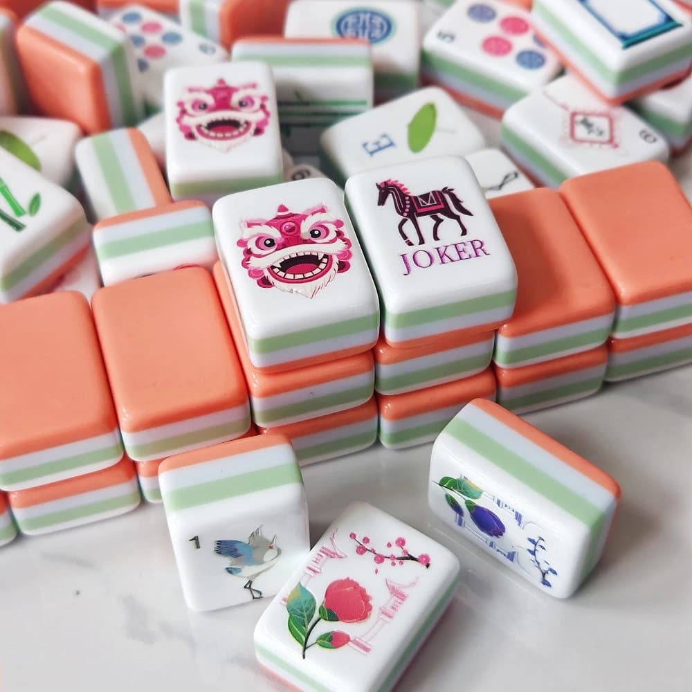 Hot Sale Premium Luxury 4-Layer Acrylic American Mahjong Set Portable Mah Jongg Sets Engraved Mahjong Tiles for Adult Board Game