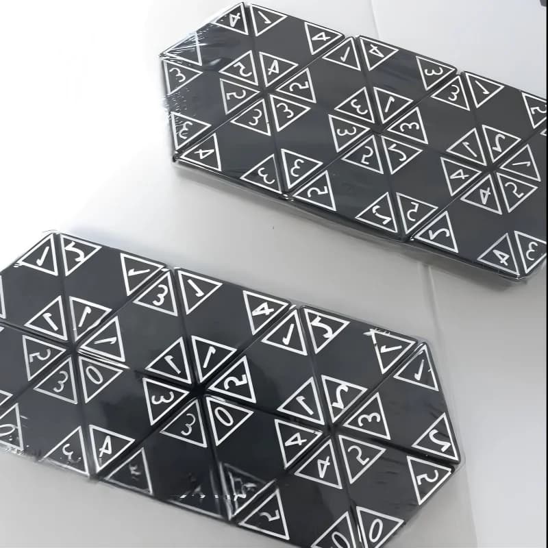 Set di Domino Triangolare da 56 Pezzi - Melamina Premium con Carte Numeriche Gioco Puzzle Casual per l'Intrattenimento Familiare.