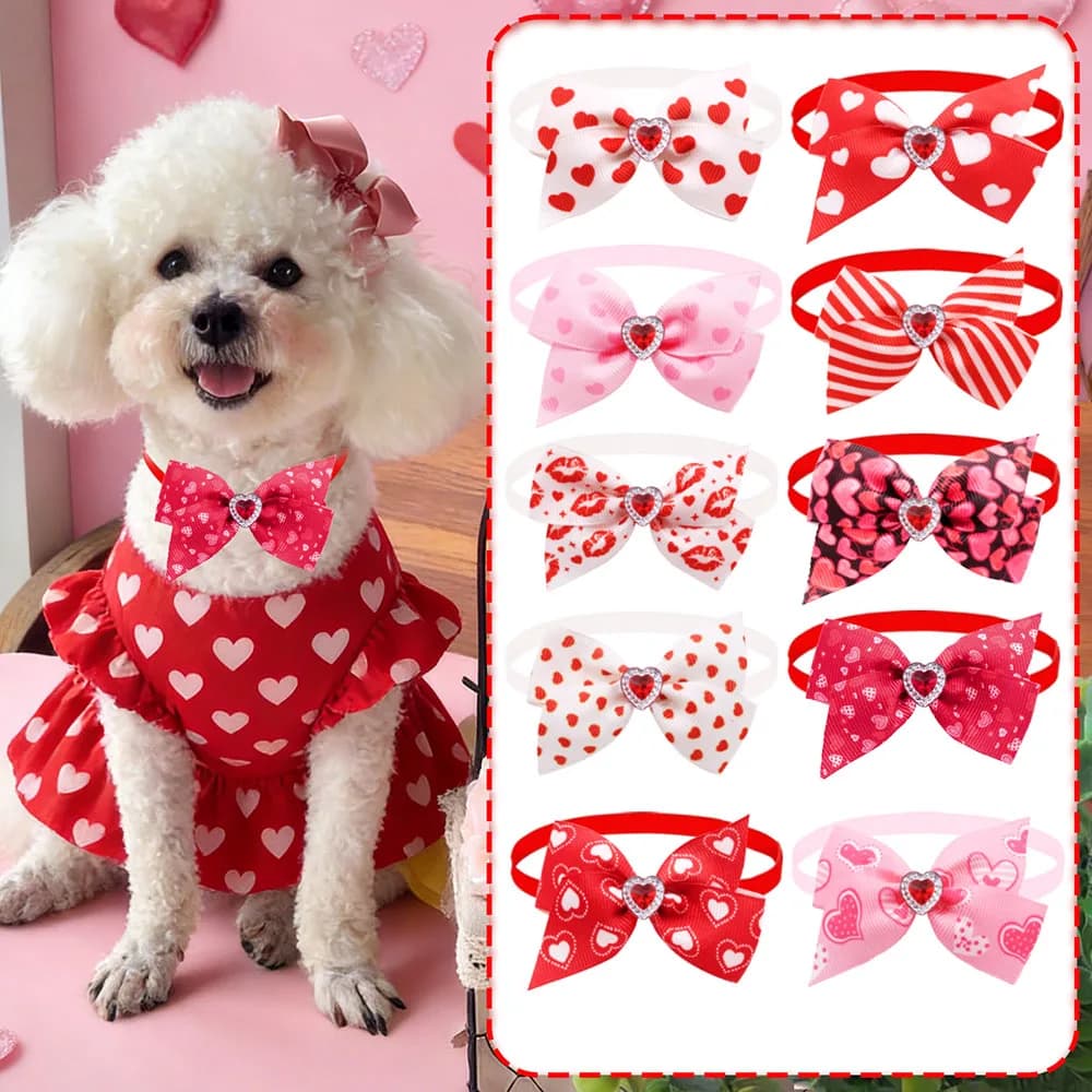 30PCS Cuore Stampa Papillon per cani Primavera Party Papillon per cani Collari Stile rosa Cucciolo Bowknots Pet Grooming Accessori per cani