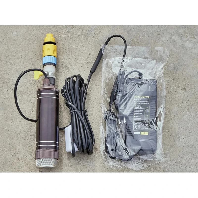 -Fed Photovoltaic — Handheld Cleaning Brush With Extension Pole Rooftop Panels