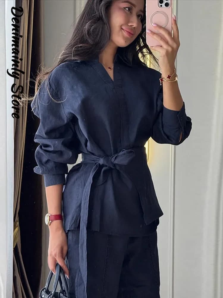 Completo Casual da Donna in Lino, 2 Pezzi: Camicia Larga con Bottoni e Colletto, Pantaloni a Gamba Larga, Collezione Primavera Estate 2026, Ideale per Vacanze