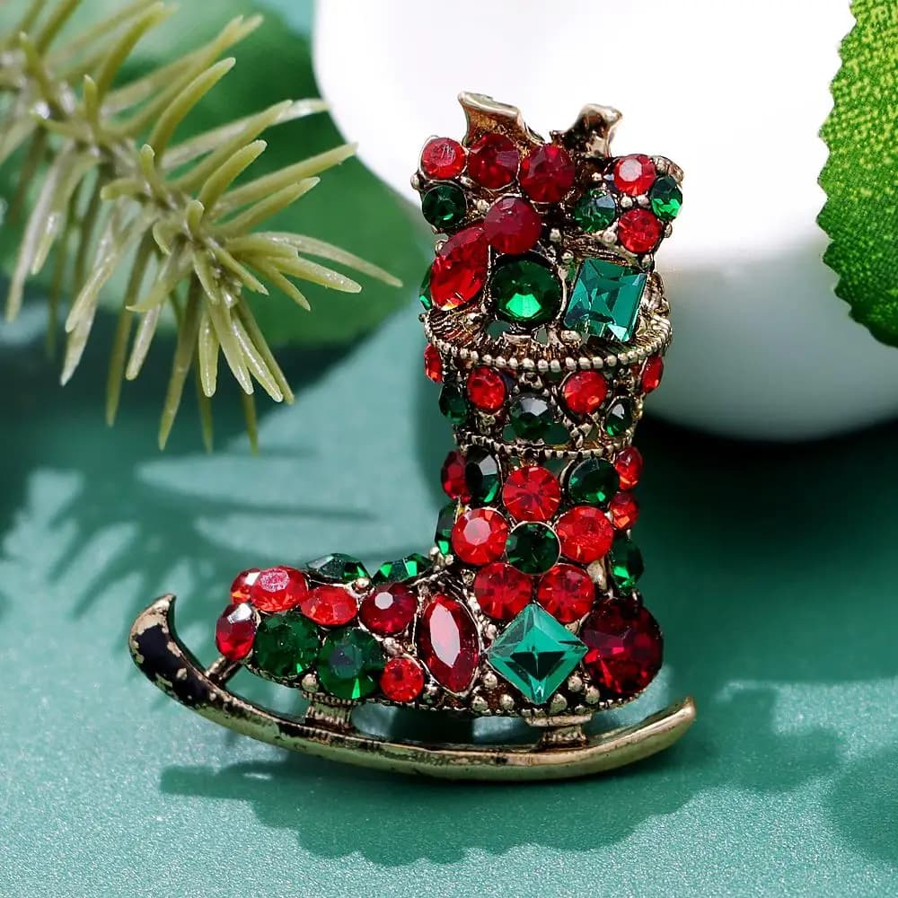 CINDY XIANG Full Rhinestone Christmas Ice-skate spilla scarpe da pattinaggio Pin colore rosso e verde accessori moda invernale nuovo