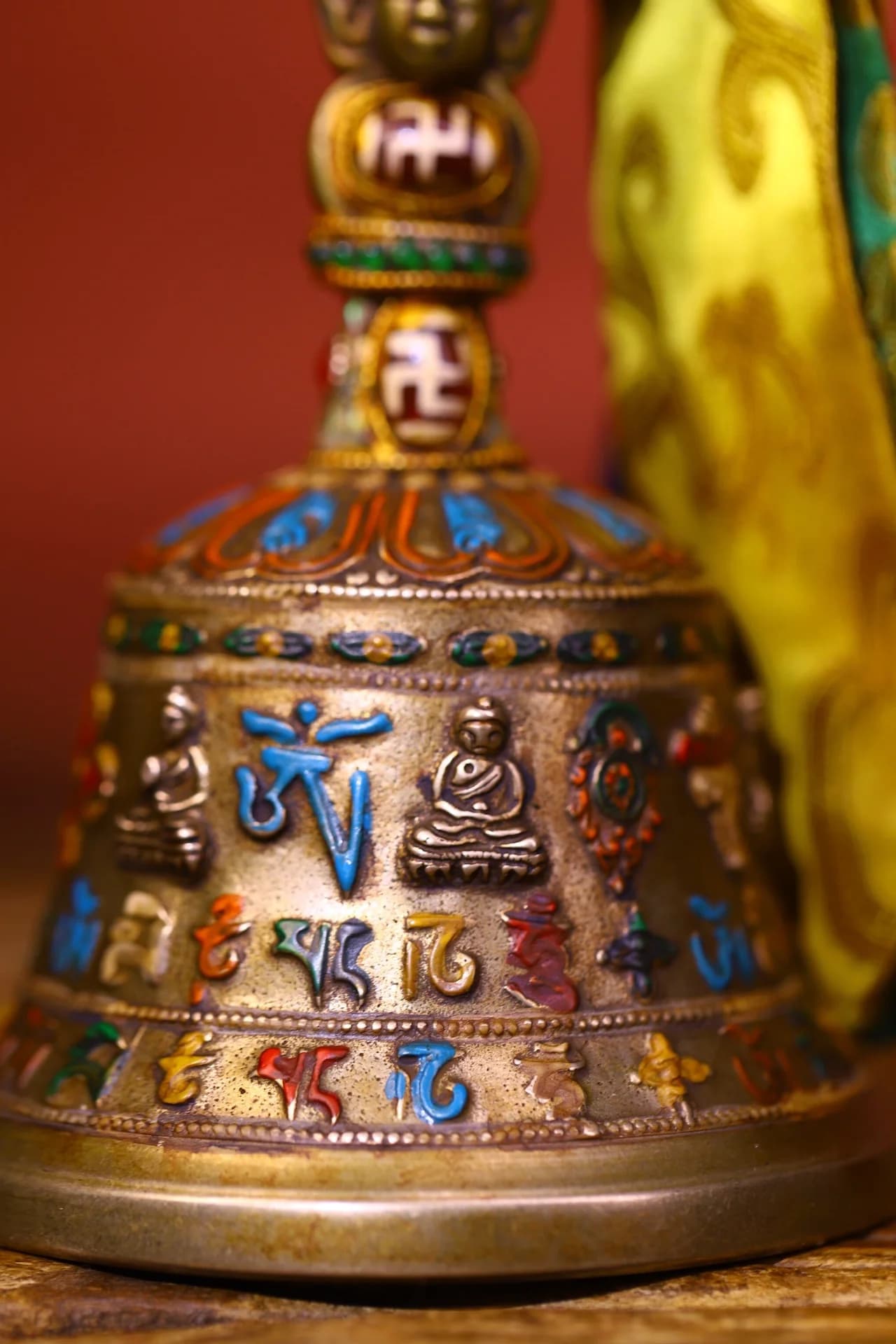 8"Tibetan Collection Old Bronze Painted Mosaic Gem Shell Shakyamuni Six Word Proverbs Old Ringing Bell Vajra Worship Hall