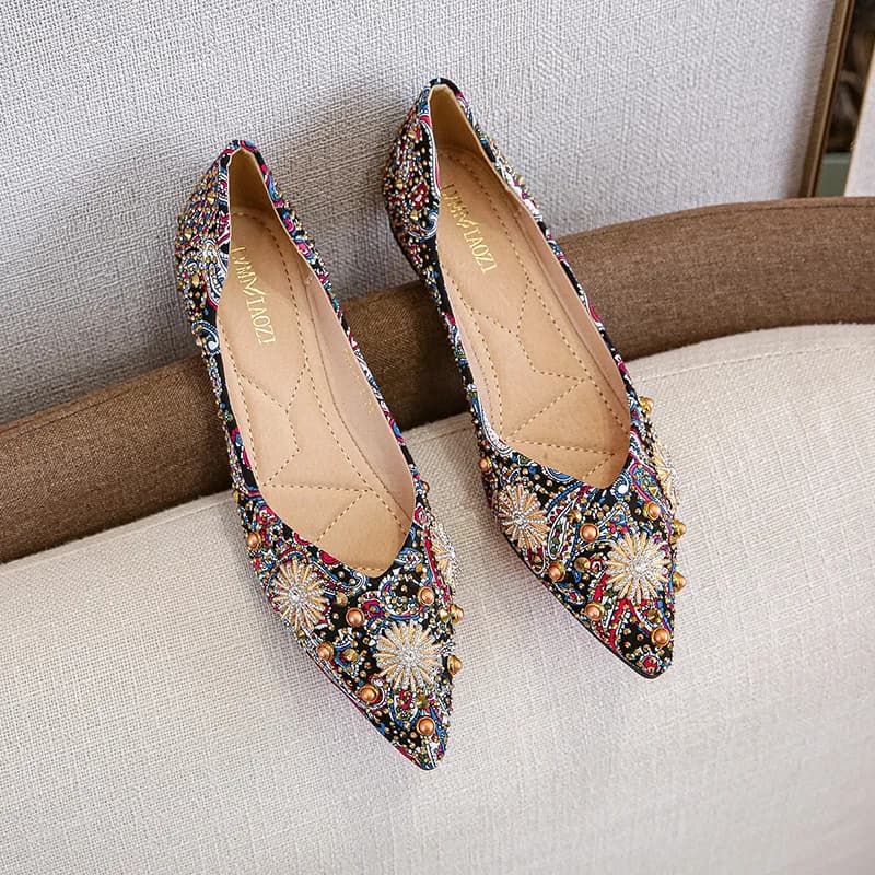 Nuovo 2025 Punta a punta Donna Mocassini piatti con strass Rivetti autunnali Scarpe classiche da donna Ballerine da donna Scarpe da barca morbide