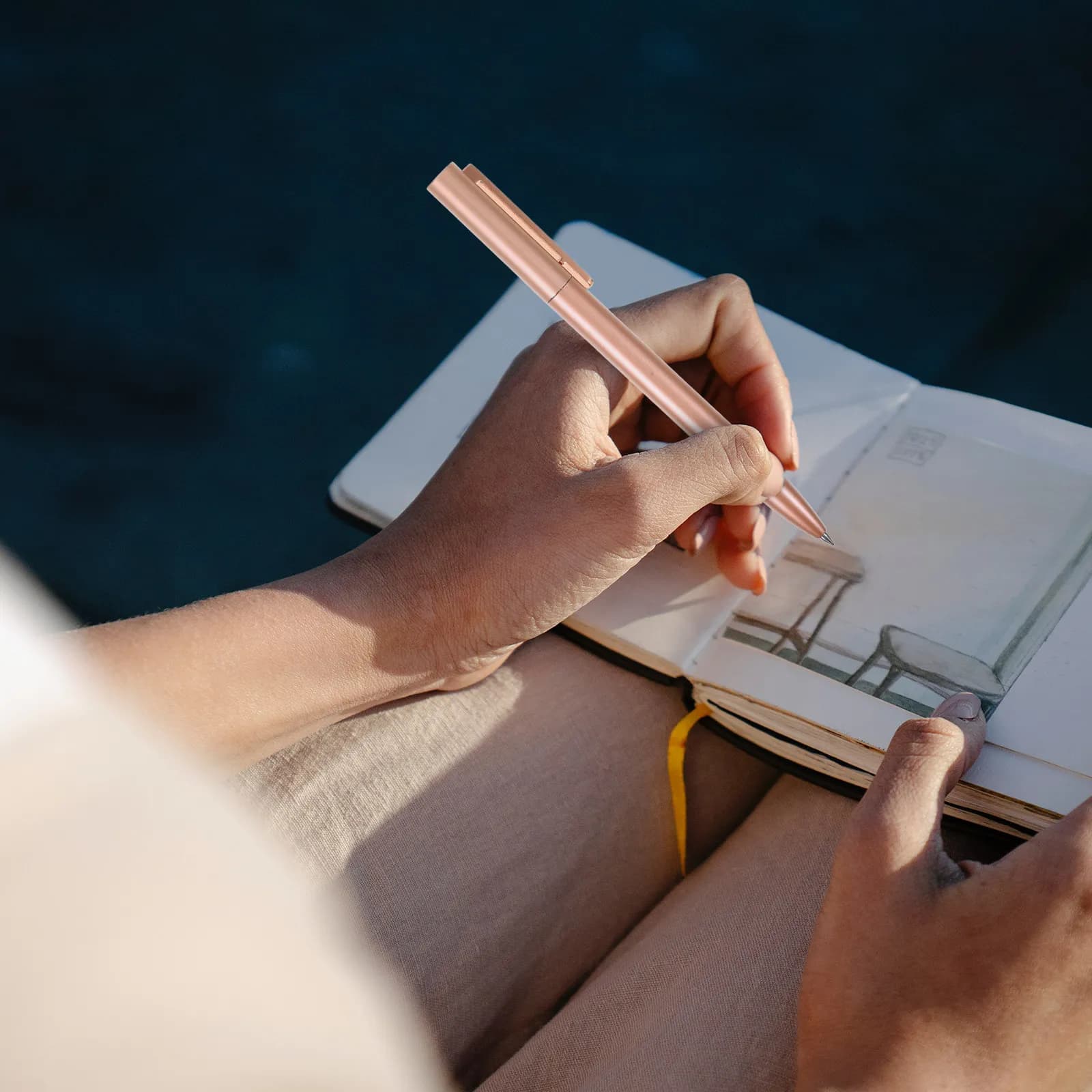 Penna a Sfera Nera con Punta Fine, Scrittura Fluida, Meccanismo a Rotazione per Ufficio e Diari, Penna Gel in Metallo per Uso Professionale