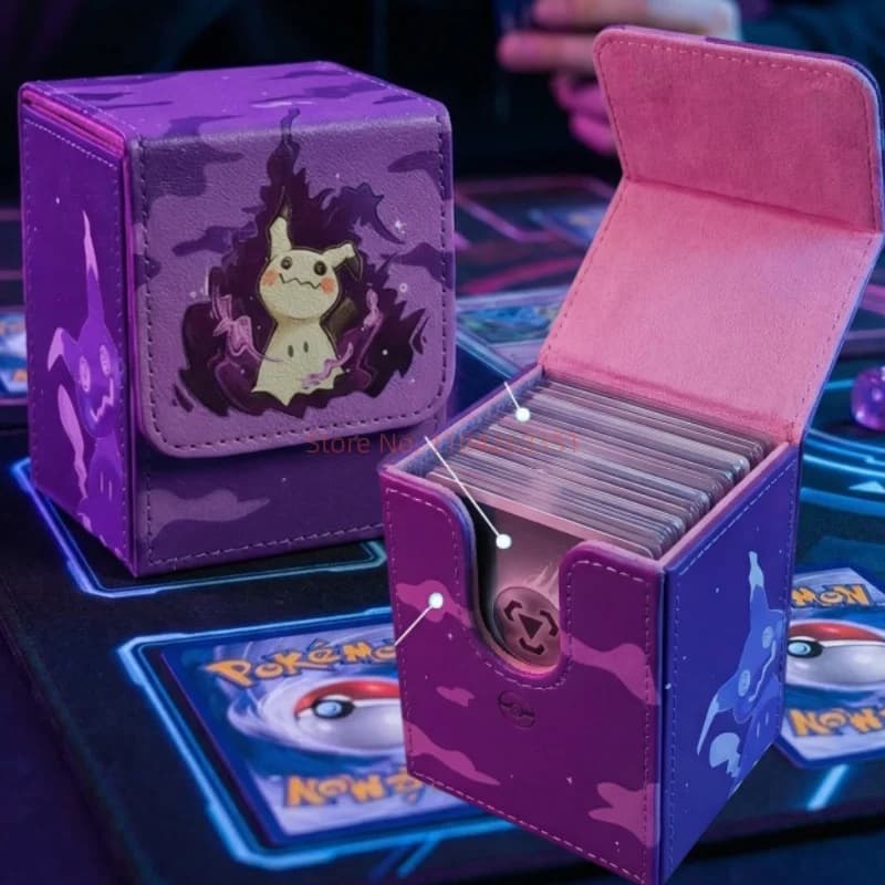 Ptcg Ghost Attribute Mimikyu Series DIY Scatola Magnetica in Pelle per Carte OPCG DTCG TCG, Scatola per la Raccolta e l'Archiviazione di Carte da Gioco, Giocattoli