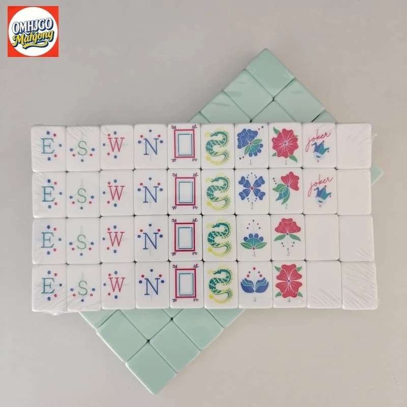 Mahjong Americano Premium a 4 Strati in Acrilico, Tessere Mahjong Incise in Turchese Pallido, Gioco Portatile per il Tempo Libero in Famiglia