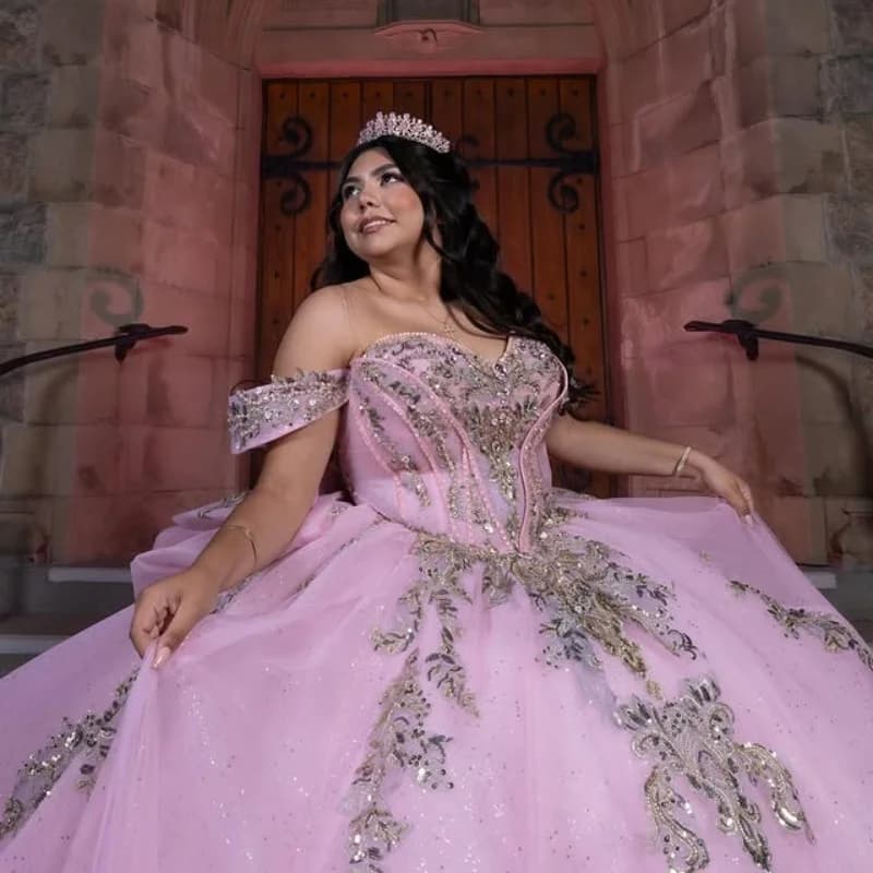 Abito Quinceanera rosa lucido Pizzo cristallo 3D fiore dorato glitter decalcomania Coda lunga Fiocco abiti da 15 Quinceanera Personalizzato