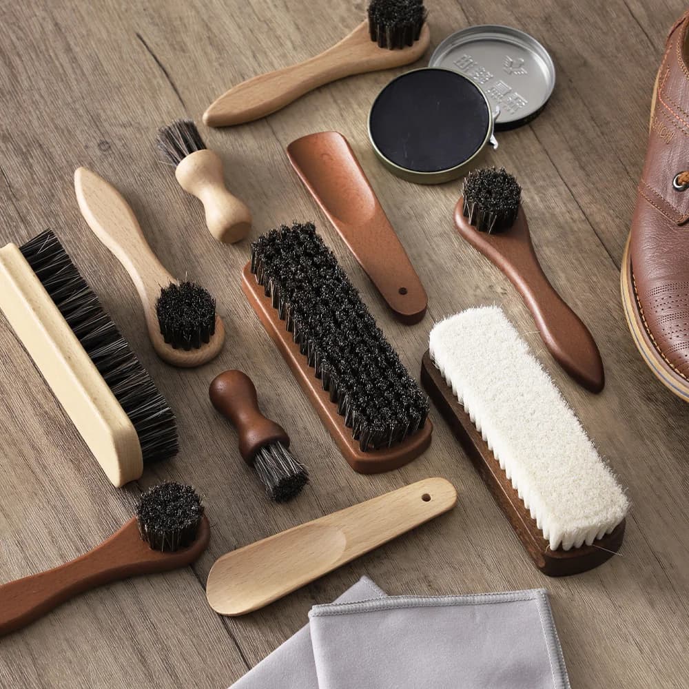 Kit per lucidare le scarpe in crine da 5 pezzi - Set portatile per la cura delle scarpe in pelle con spazzola morbida, panno per lucidare e calzascarpe