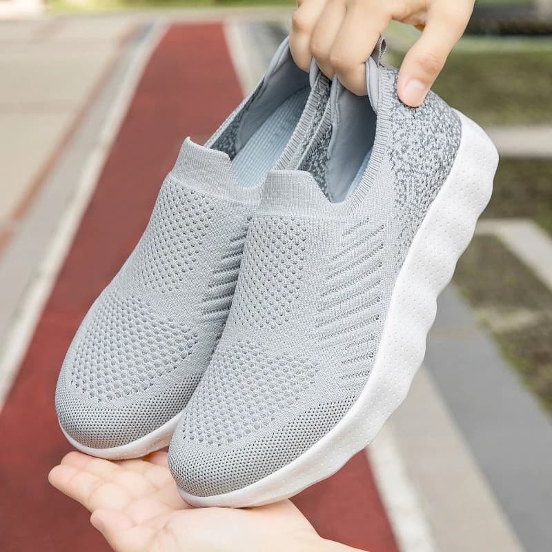 Lightweight Slip-On Shoes for Summer, Large Mesh Breathable Men's Shoes, Ultra-Light Soft-Soled Sports Shoes