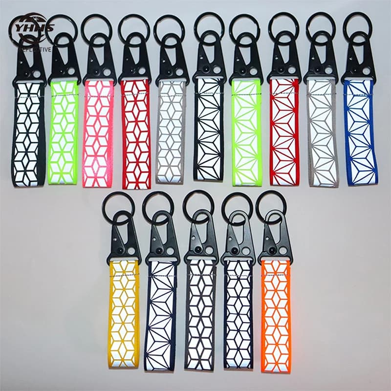 10 cm reflective keychain High visibility reflective pendant Road safety indicator for accessories for night cycling bags Car keychain