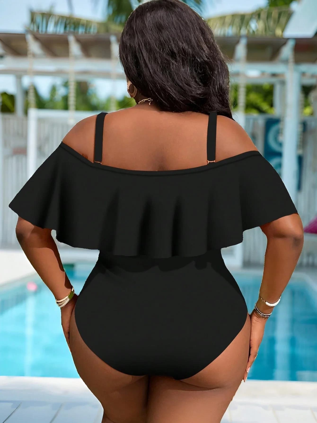 Costume da bagno intero da donna taglie forti con spalle scoperte, volant e arricciature laterali per la spiaggia