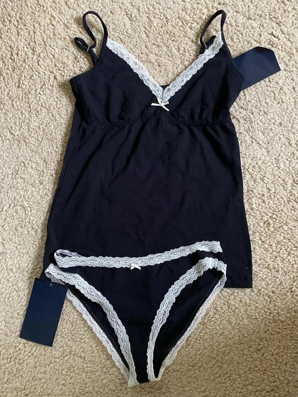 Mutandine da serbatoio con fiocco in pizzo Set da pigiama Donna Estate Sexy scollo a V Canotta sottile + Biancheria intima elastica Set da 2 pezzi per la casa in cotone dolce