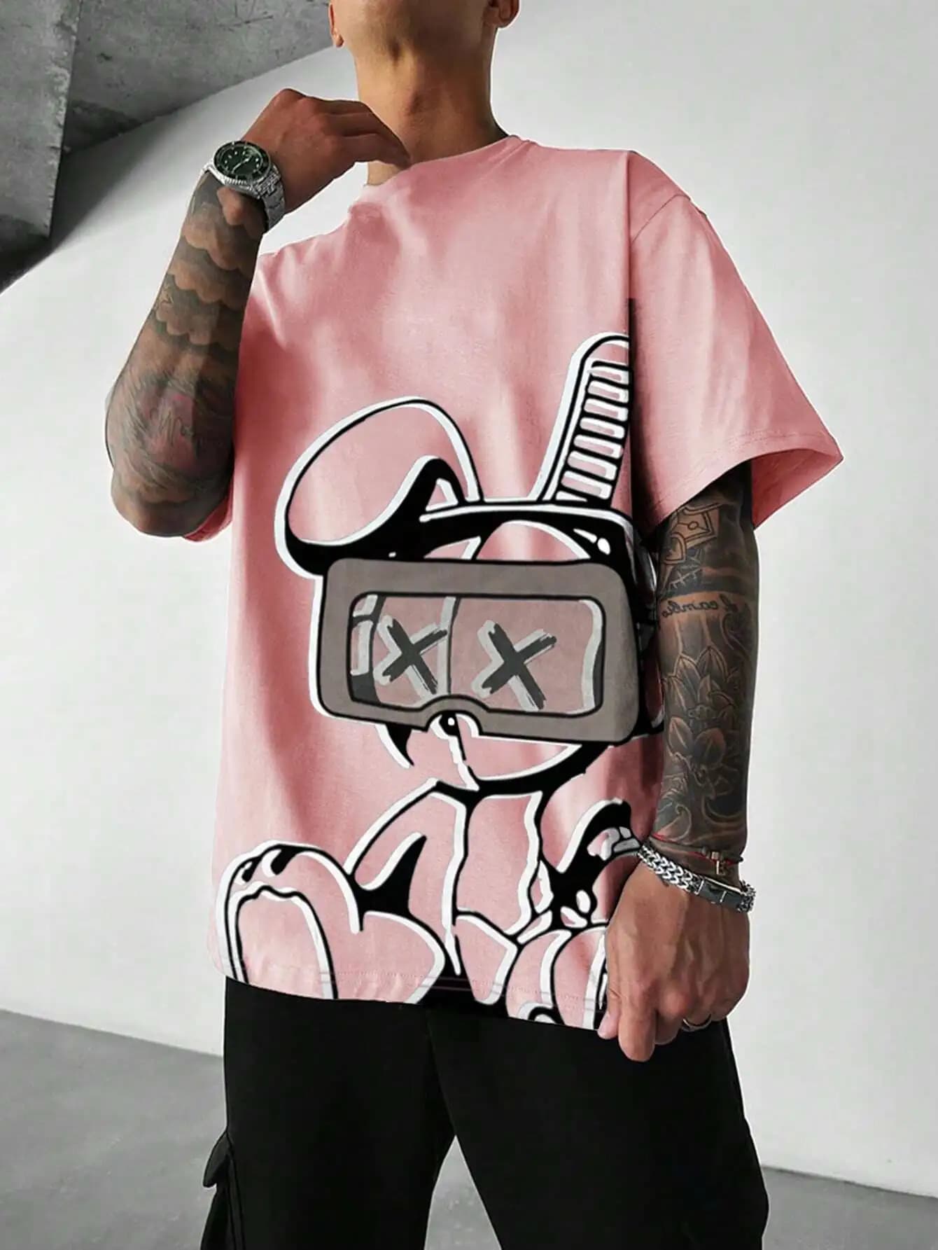 Oversize pink t-shirt with graphic print and abstract character design