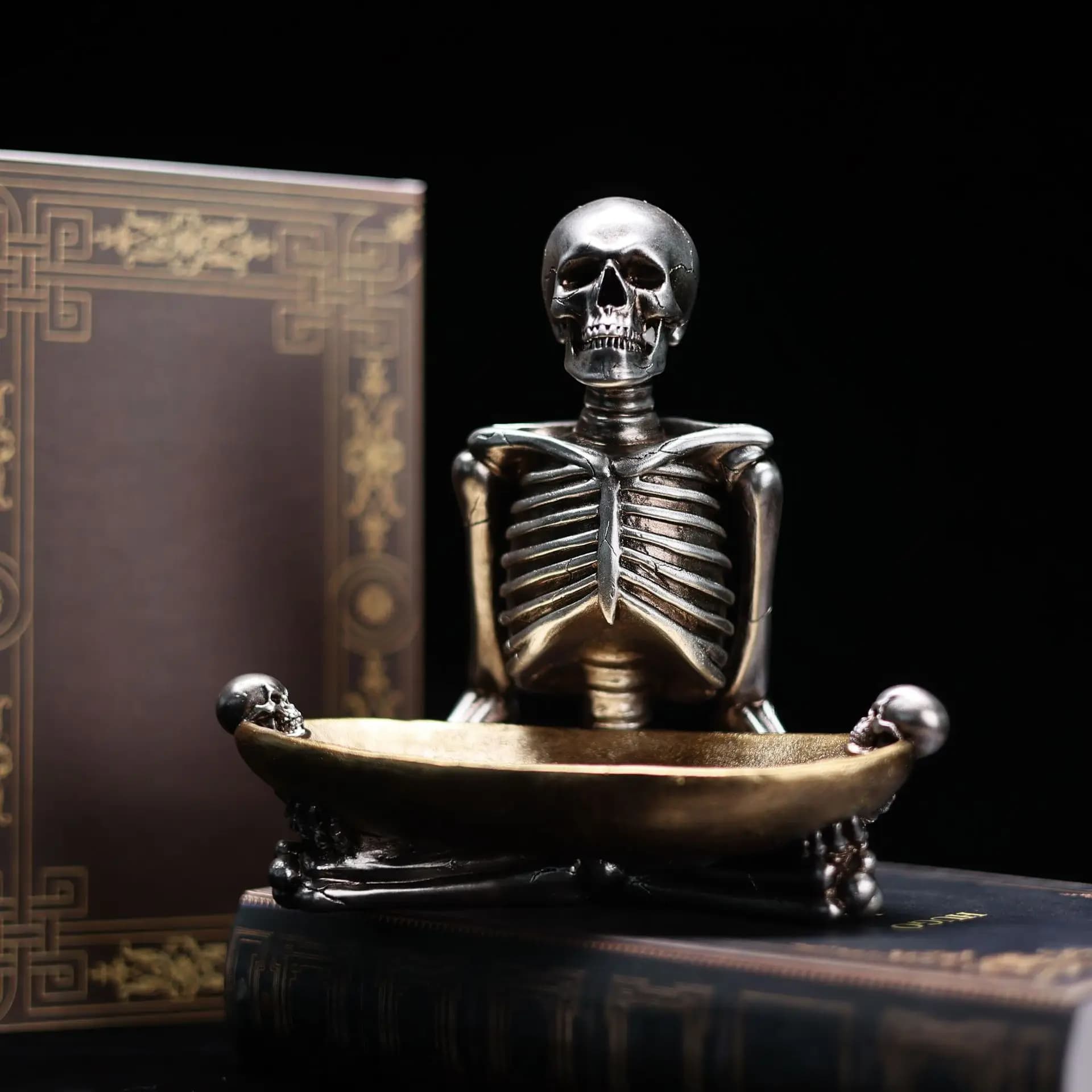 2025 Nuovo regalo di Halloween Decorazione del cranio Ornamento di stoccaggio Ingresso Scatola di immagazzinaggio delle chiavi Decorazioni per la casa di Halloween