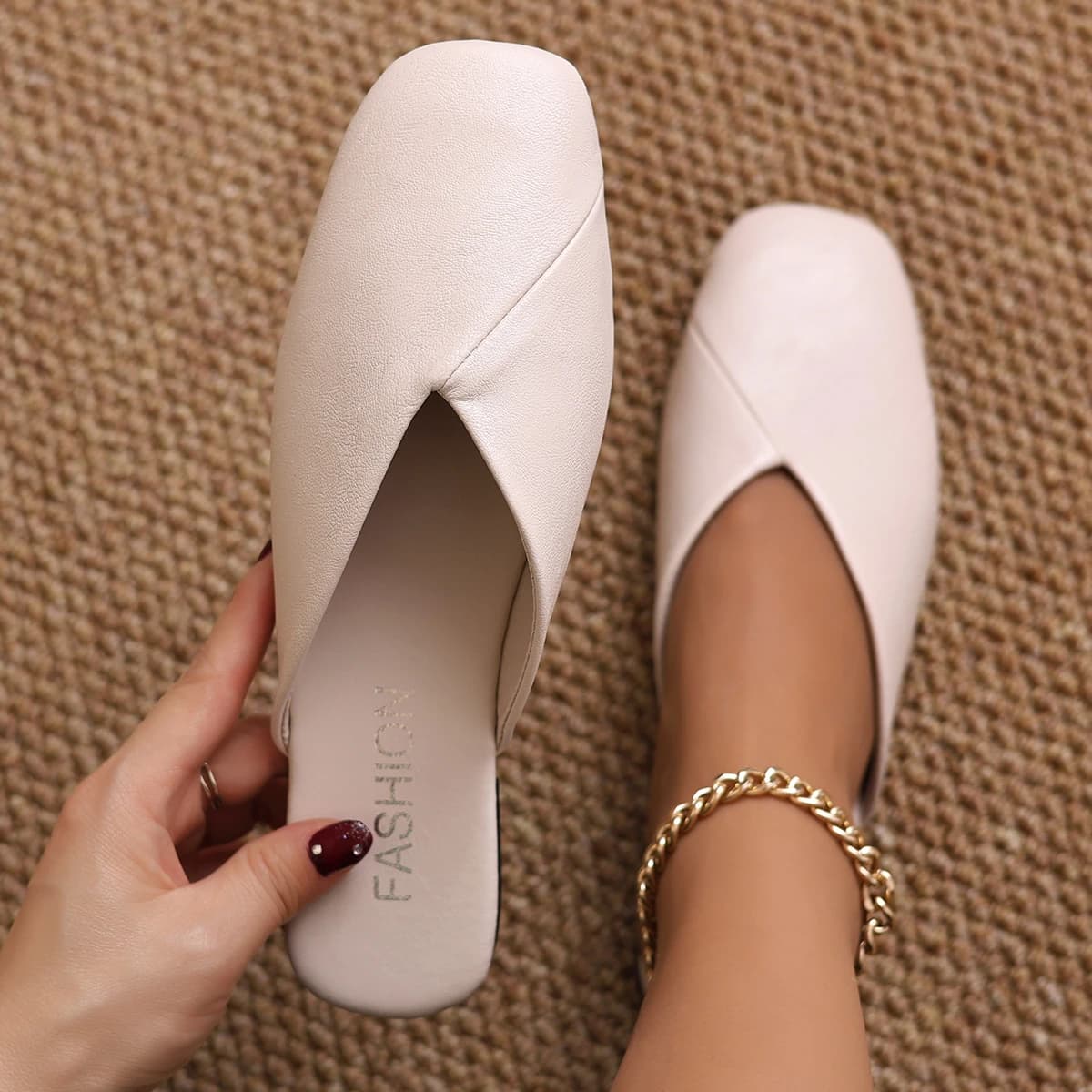 Women's flat mules with square tip and V cut, without back, slip-on, comfortable leather slippers, casual summer shoes for office