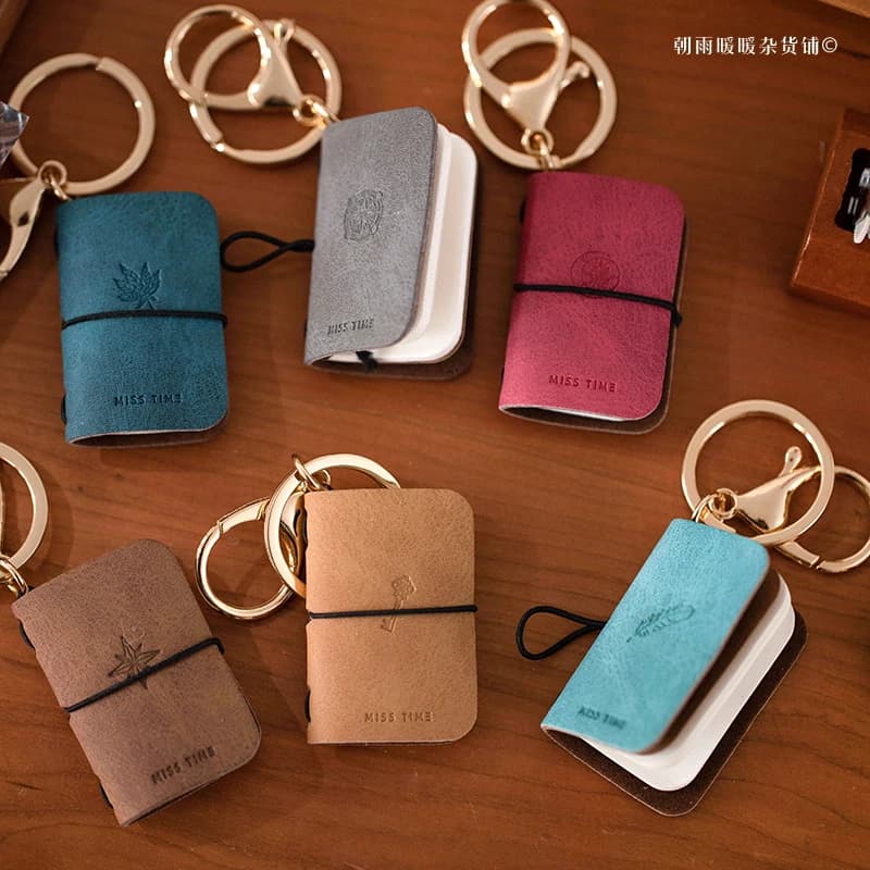 Mini Taccuino Retrò, Agenda Portatile, Blocco Note Creativo, Portachiavi di Alta Qualità, Ciondolo per Zaino, Regalo