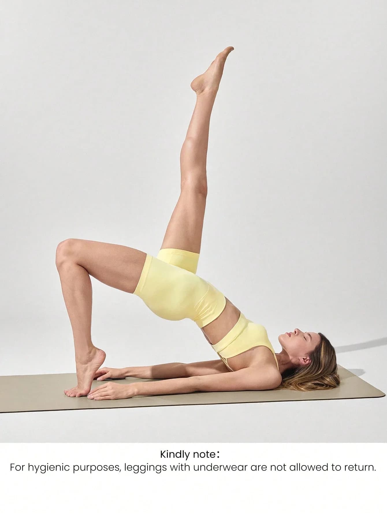 Pantaloncini da ciclista FeatherFit Crossover da 4,3 pollici con biancheria intima senza cuciture integrata per yoga, pilates e palestra
