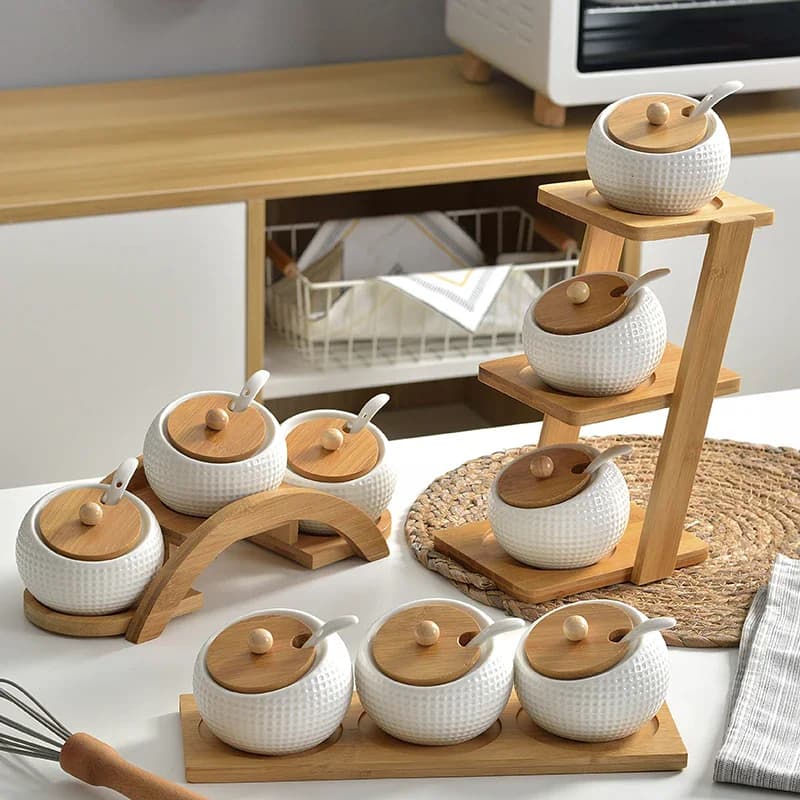 Scatola per condimenti in ceramica forniture da cucina barattolo per condimenti Golf bottiglia per condimenti creativi agitatore per sale al peperoncino Set combinato per uso domestico
