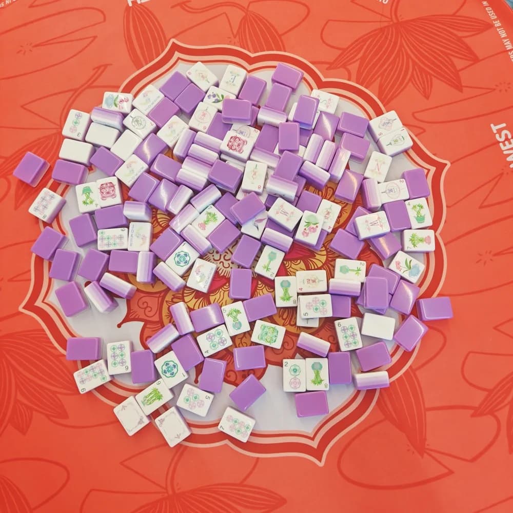 US Stock Light Purple Luxury Engraved American Mahjong Set 4-Layer Acrylic Mahjong Tiles Travel Mah Jongg Sets for Board Games