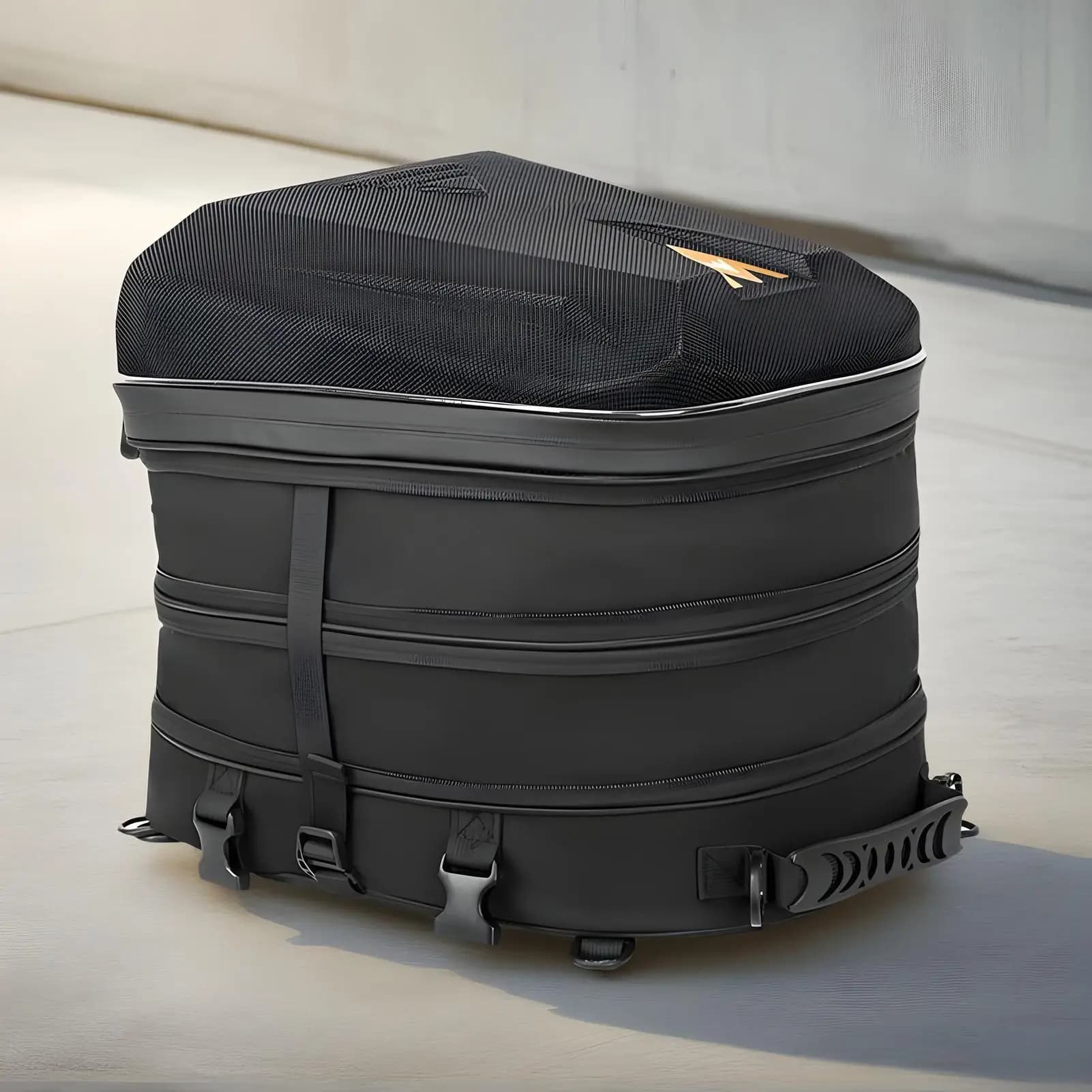 Borsa da moto 20L-28L Zaino con guscio rigido espandibile Borsa per casco da moto impermeabile per moto Scooter Dirt Bike Touring