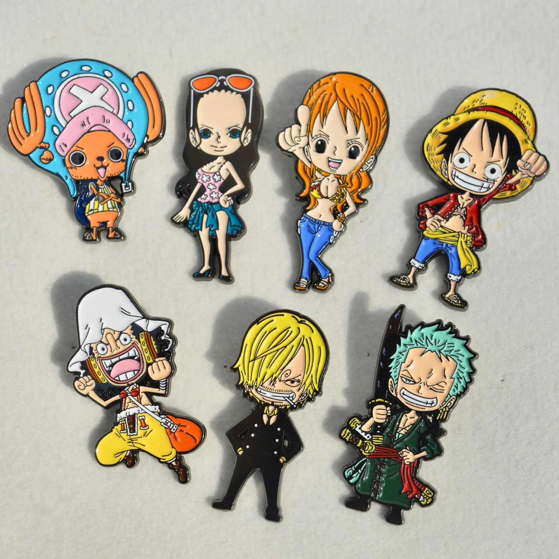 Spille e Ciondoli Anime ONE PIECE, Distintivi Metallici Manga Giapponesi, Spille ACG per Borse, Zaini, Abbigliamento, Decorazioni Cosplay, Regali