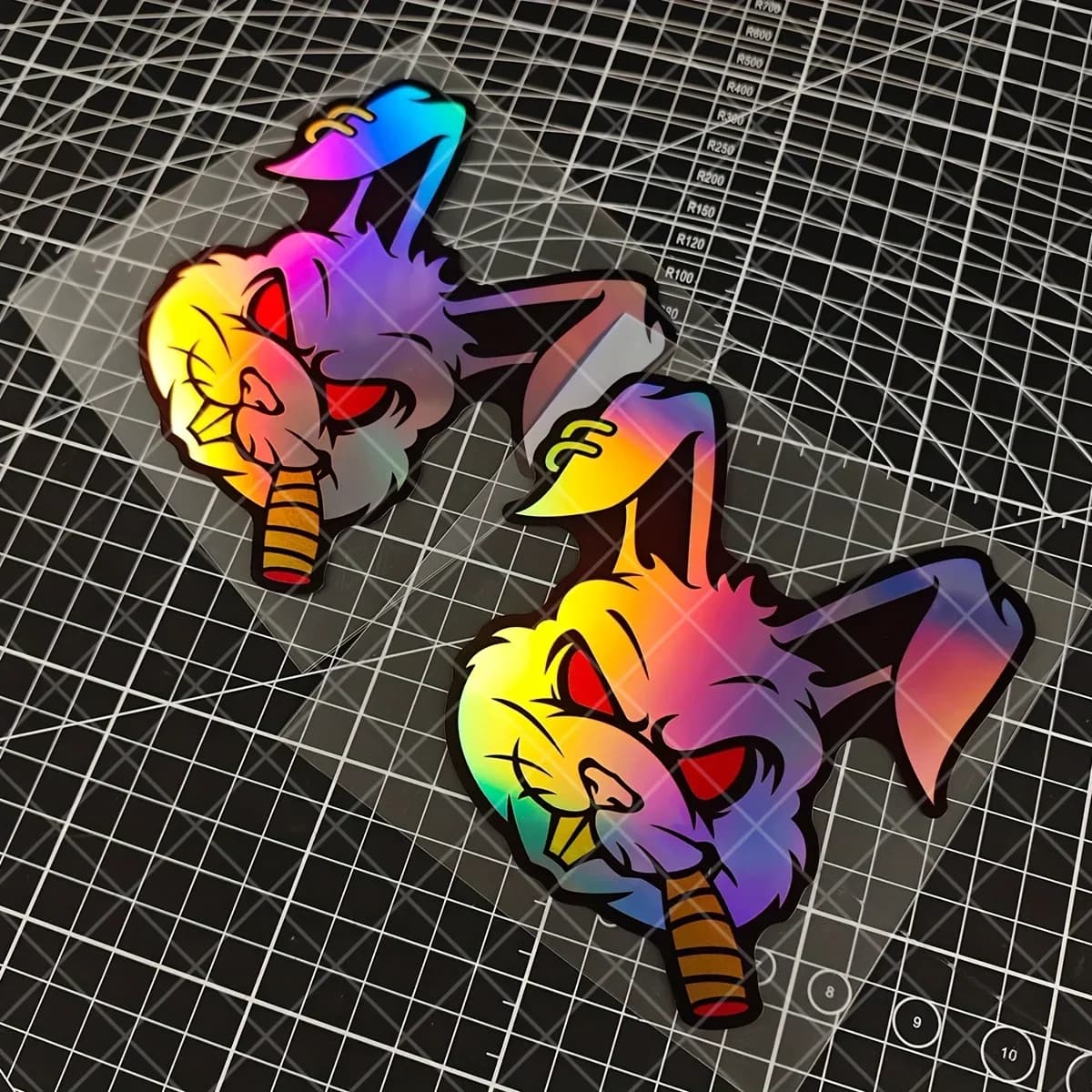 Adesivo in vinile Evil Bunny da 1 pezzo, decalcomania impermeabile con sfumature colorate e tema inciso al laser, stile personalizzato per veicoli