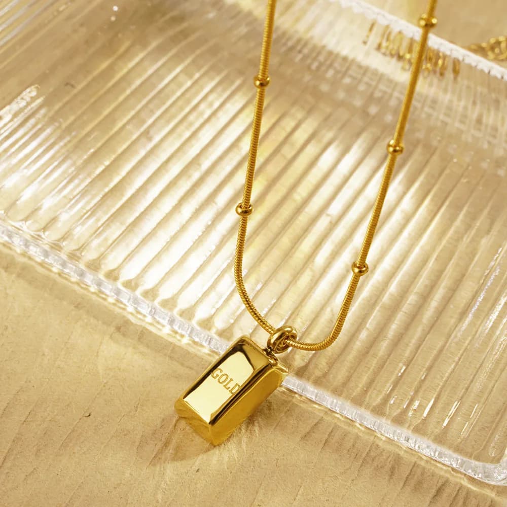Mini piccola collana con ciondolo in mattoni d'oro in acciaio inossidabile placcato oro 18 carati con catena in osso con lucchetto, gioielli di moda da donna, festa di compleanno