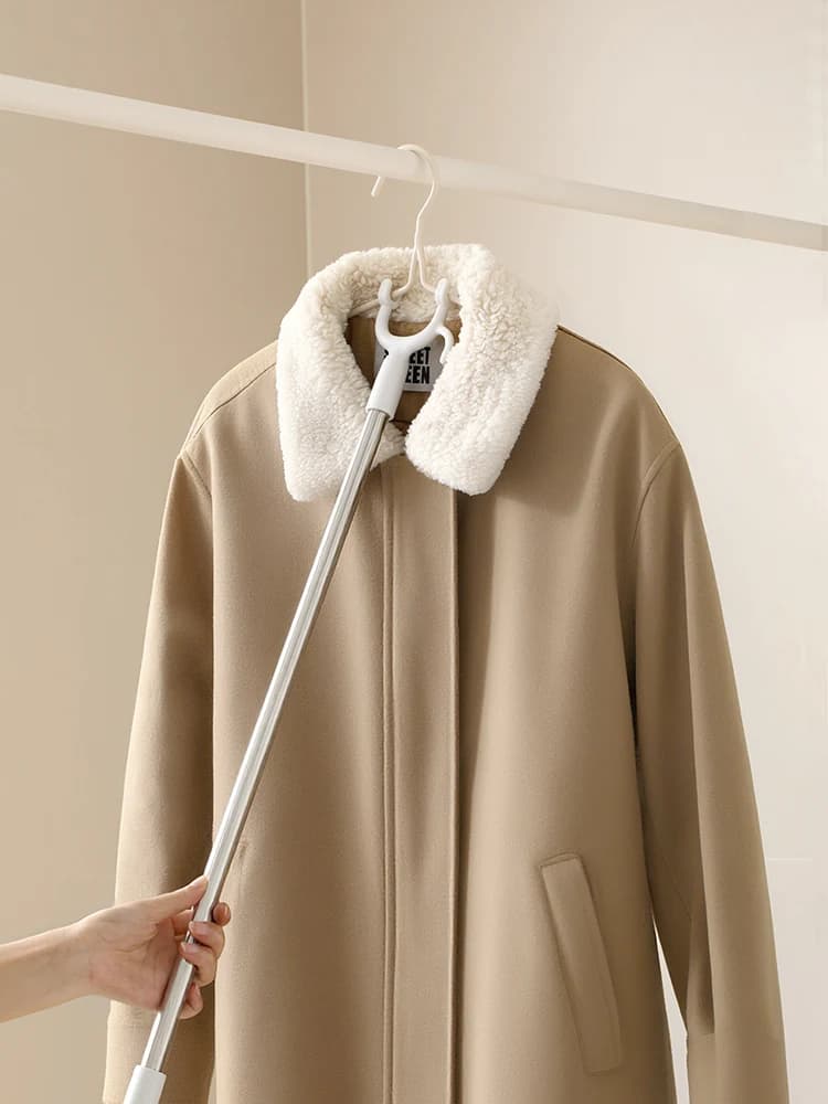 Long handle retractable clothes rack, entirely made of metal, for drying and organizing clothes, coats and garments, ideal for dormitory