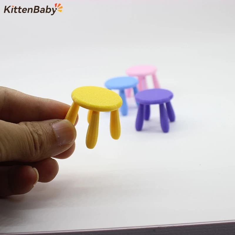 1PC Mini sedia giocattolo 1:12 scala sgabello casa delle bambole regalo accessori per bambole mobili in miniatura in plastica puntelli per foto modello di scena