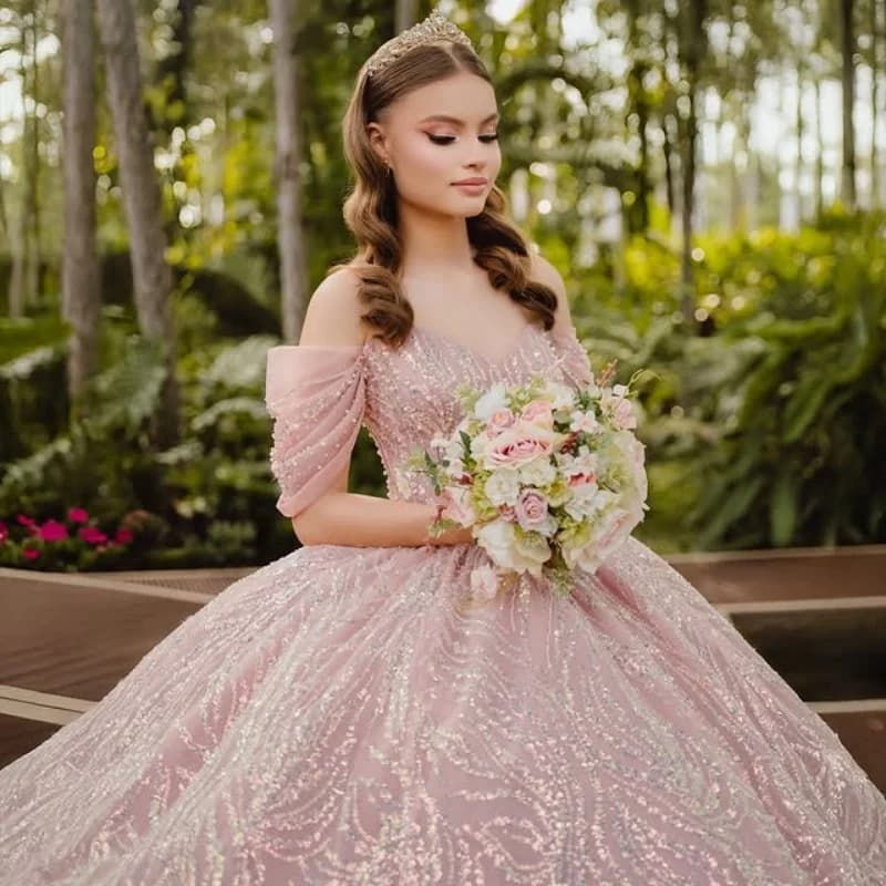 Abito Quinceanera rosa lucido Decalcomania glitter in tulle di pizzo Coda lunga abiti da 15 Quinceanera Personalizzato