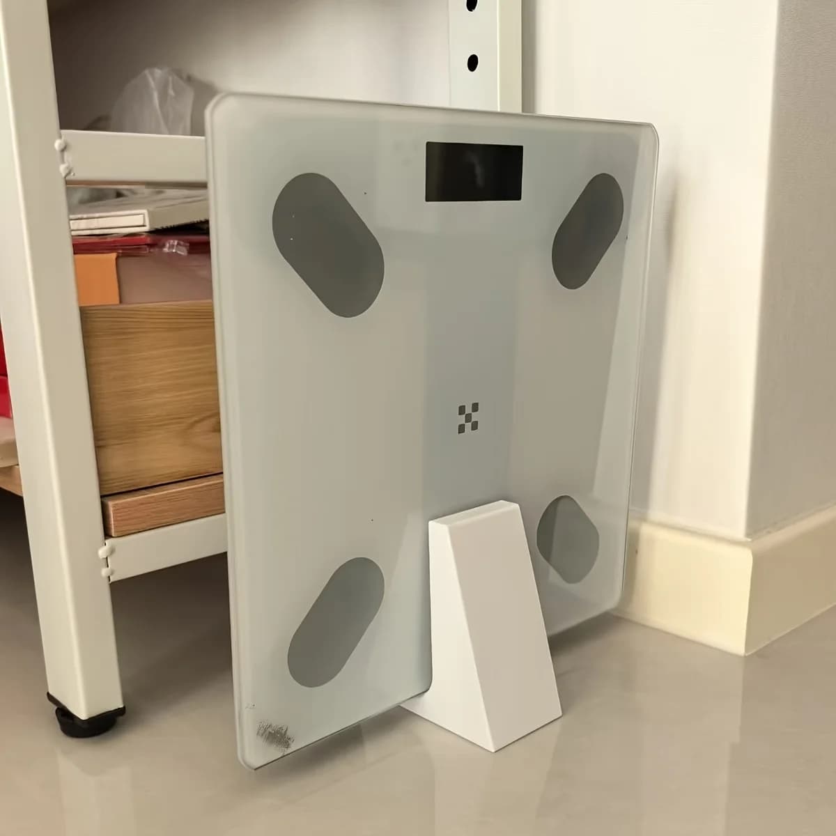 3D Printed Stand for Weighing Scales, a Vertical Storage Rack That Can Hold Scales, Drawing Boards, Books, Document Bags, Etc
