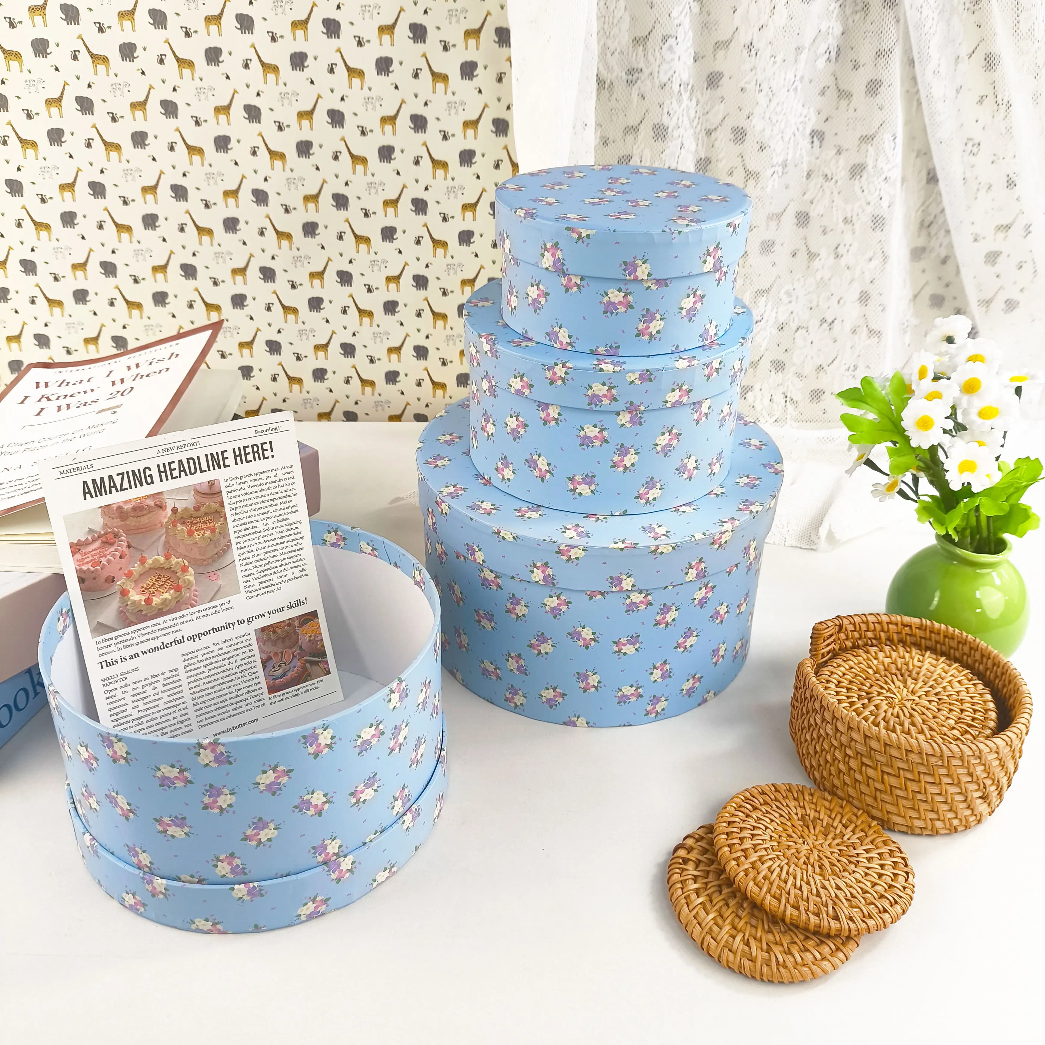 Set di 4 Ciotole Impilabili Blu con Motivi Floreali e Coperchi, Contenitori in Plastica per Alimenti, Regalo Ideale per la Festa della Mamma