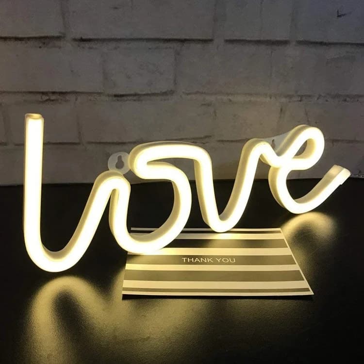 Insegna al neon Luce led personalizzata flessibile montata a parete Insegna esterna dell'alfabeto