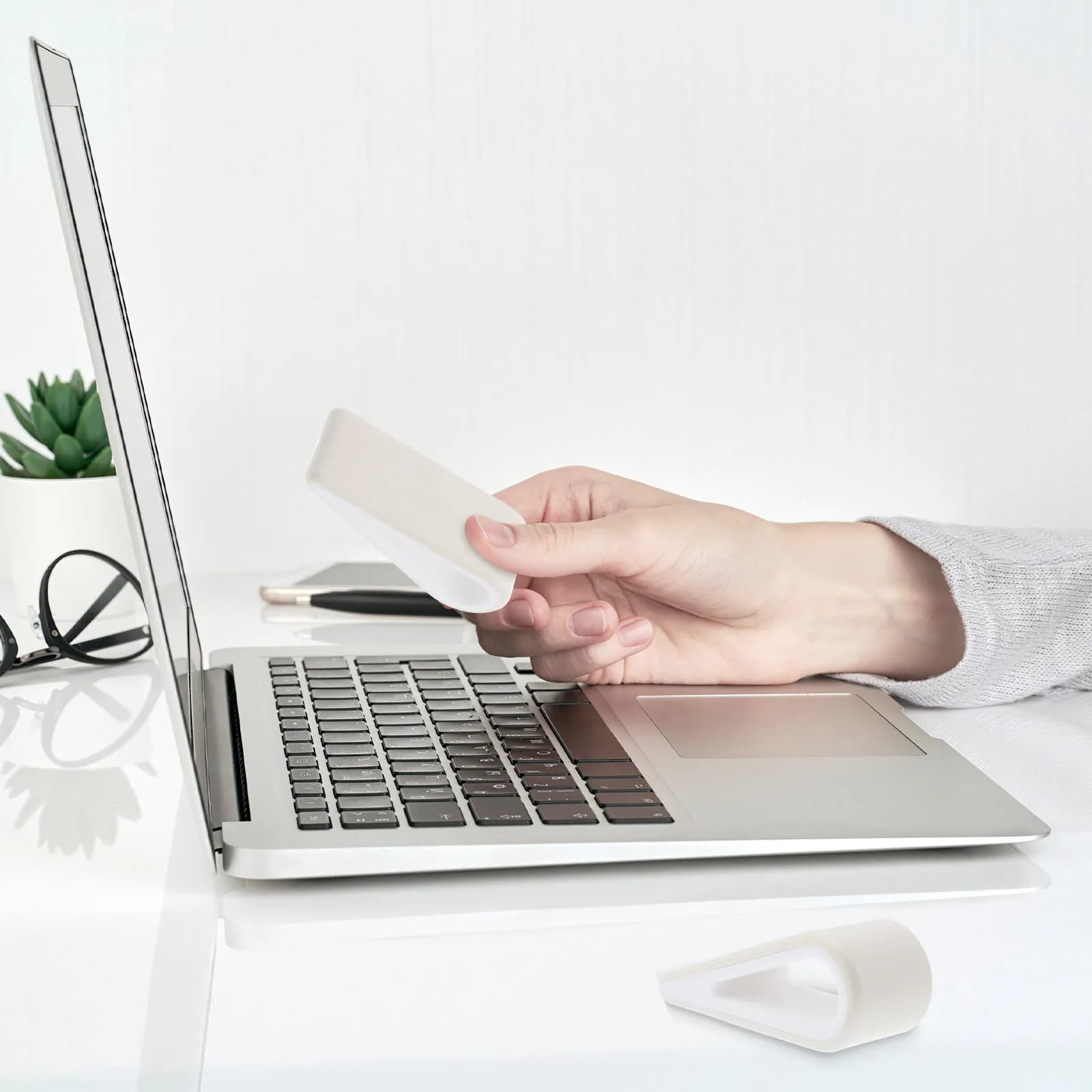 Supporto per laptop da 2 pezzi, portatile, regolabile in altezza, per la dissipazione del calore, angolo ergonomico per la digitazione, antiscivolo, per laptop da tavolo