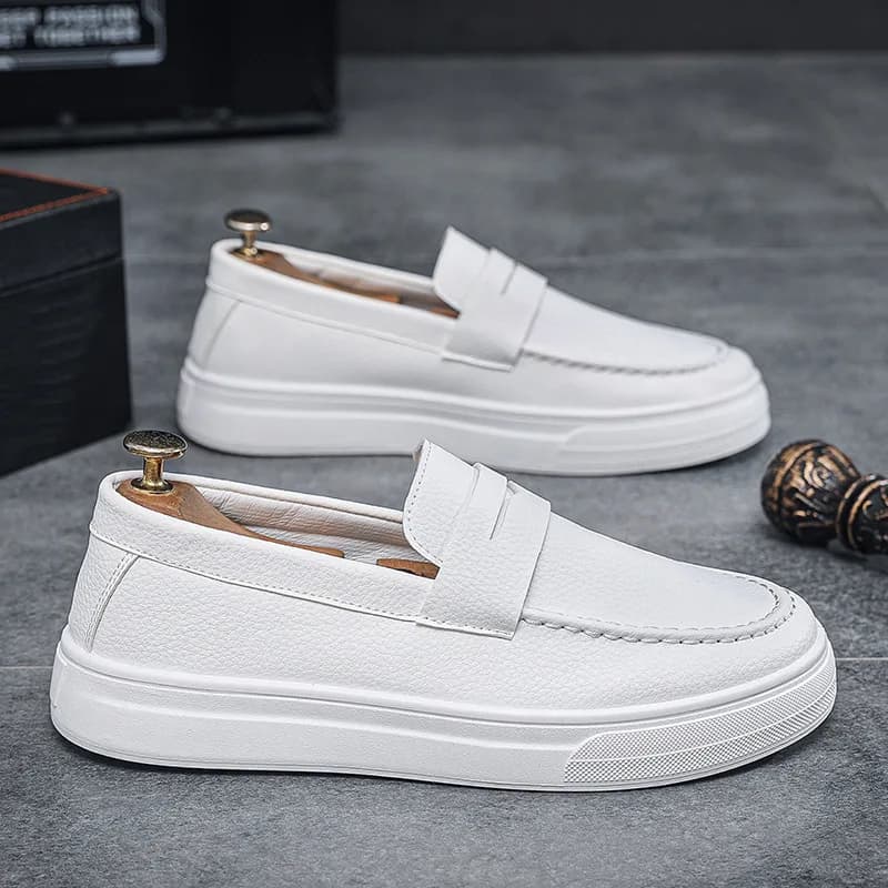 Mocassini da uomo 2025 primavera nuove scarpe casual in pelle stile britannico scarpe da uomo comode e traspiranti alla moda Scarpe da passeggio